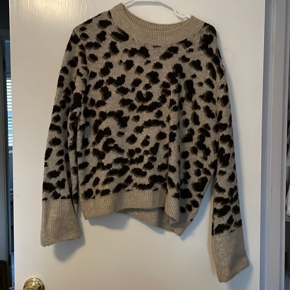 Womens sweater from H&M. Size Medium - Picture 1 of 2